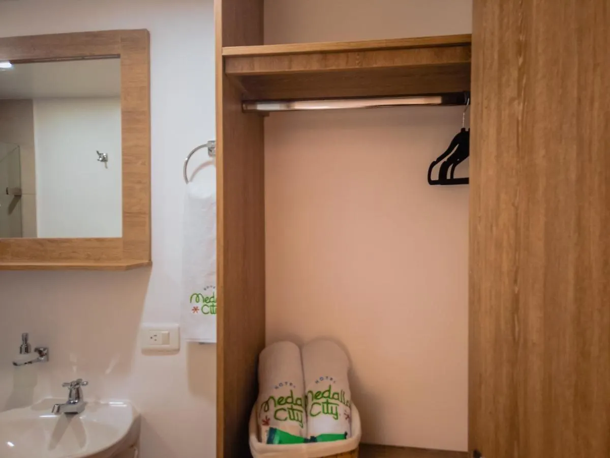 Hotel Medallo City Медельин